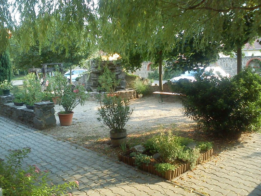 Borostyankert Etterem & Vendeghaz Hotel Sitke Екстериор снимка