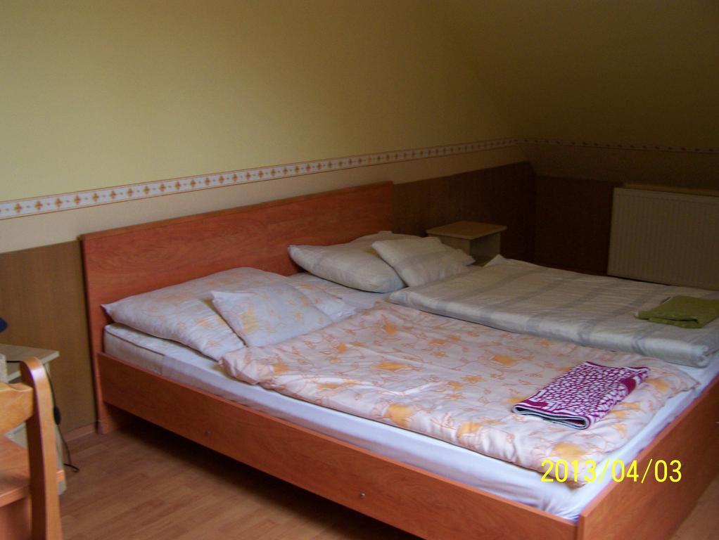 Borostyankert Etterem & Vendeghaz Hotel Sitke Стая снимка