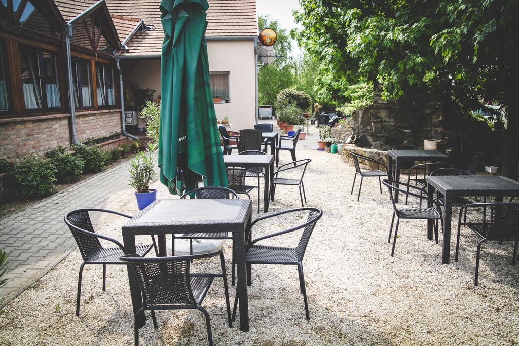Borostyankert Etterem & Vendeghaz Hotel Sitke Екстериор снимка