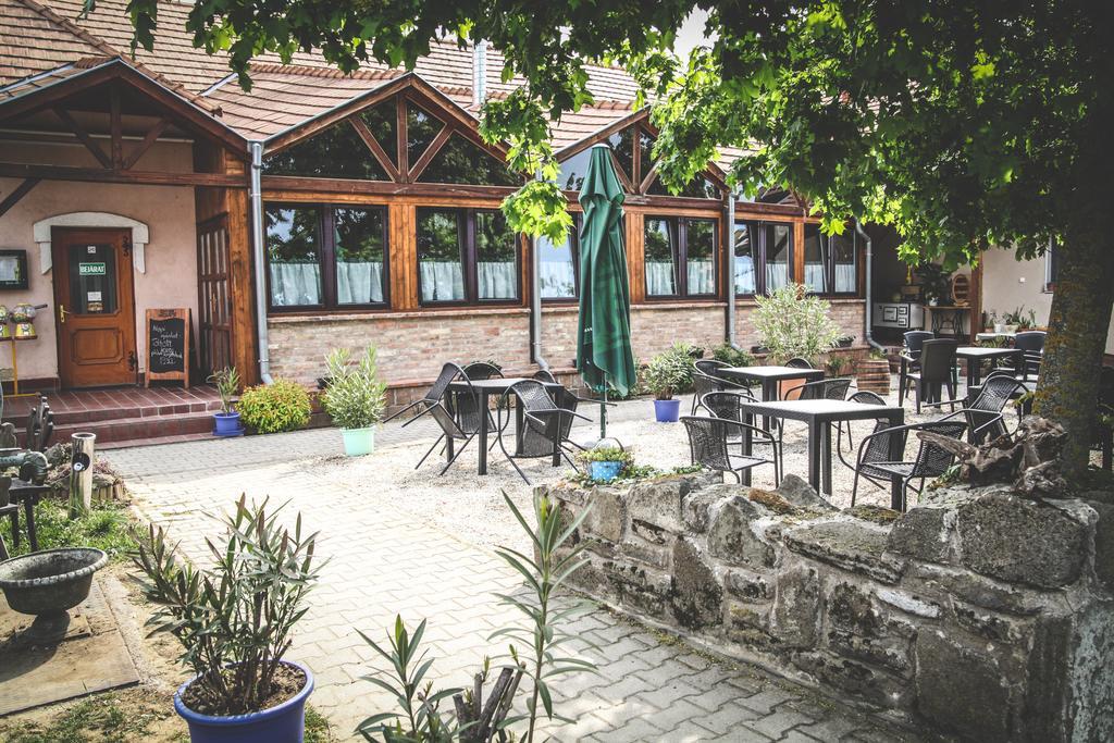 Borostyankert Etterem & Vendeghaz Hotel Sitke Екстериор снимка