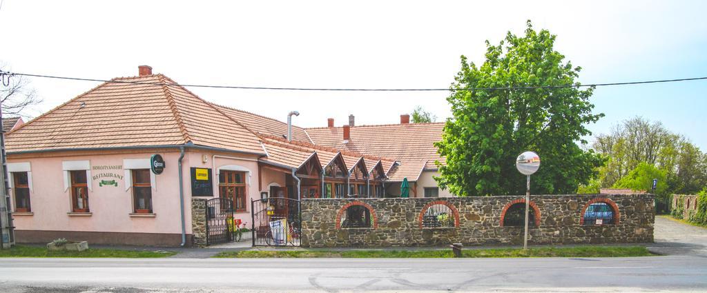 Borostyankert Etterem & Vendeghaz Hotel Sitke Екстериор снимка
