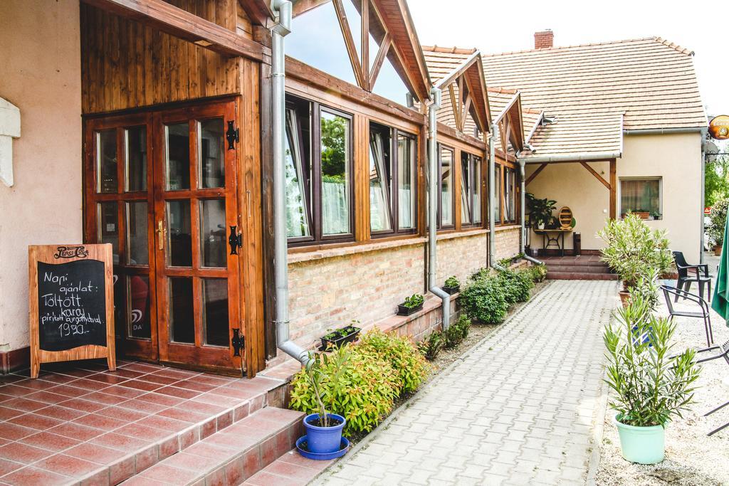 Borostyankert Etterem & Vendeghaz Hotel Sitke Екстериор снимка