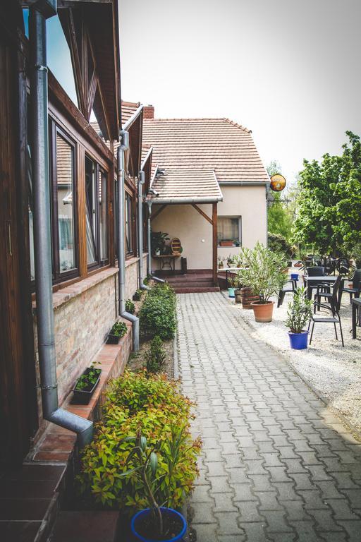 Borostyankert Etterem & Vendeghaz Hotel Sitke Екстериор снимка